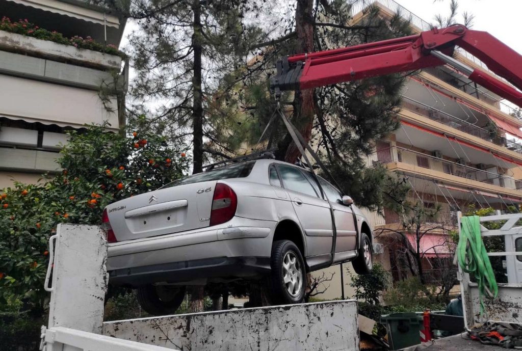 Απόσυρση 180 εγκαταλελειμμένων αυτοκινήτων από τις γειτονιές του Αμαρουσίου κατά την τελευταία 3ετία