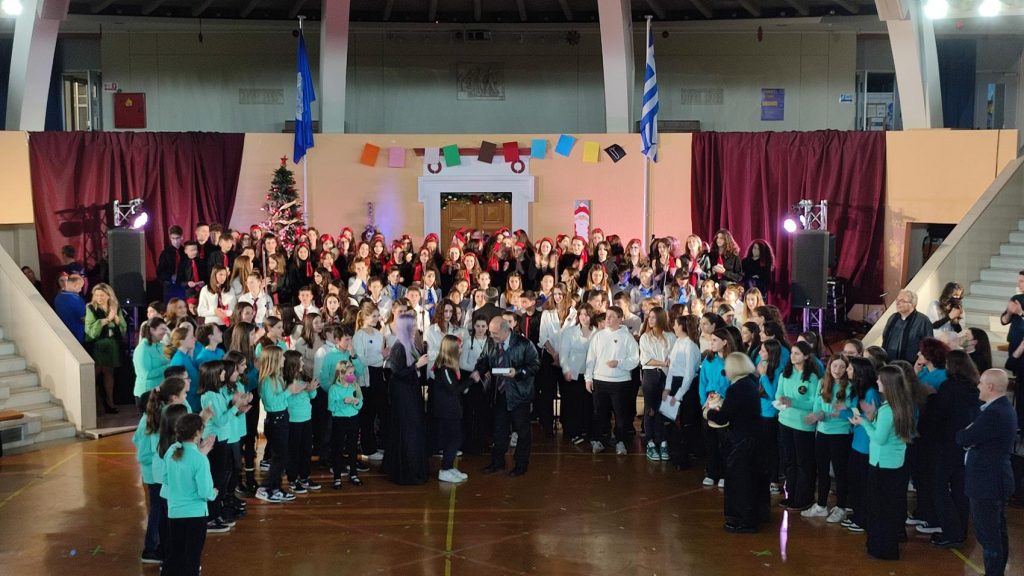 Έλαμψαν τα νιάτα του Δήμου Διονύσου στο Χριστουγεννιάτικο Φεστιβάλ Μαθητικών Χορωδιών