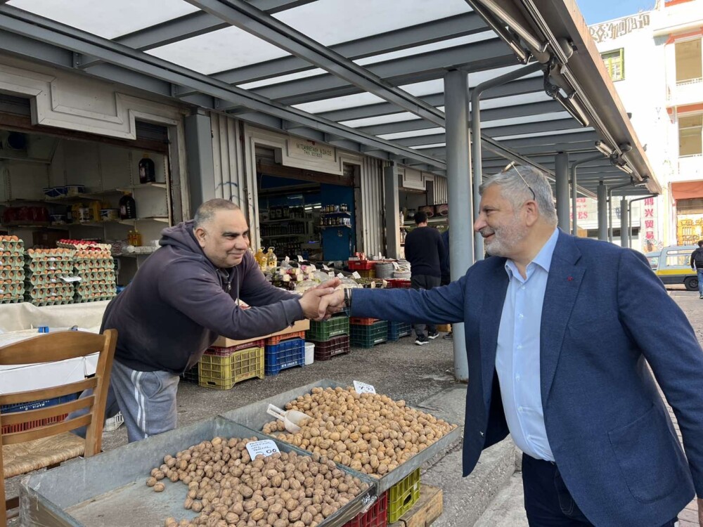 Επίσκεψη Περιφερειάρχη στη Βαρβάκειο Αγορά – Εντατικοί οι έλεγχοι της Περιφέρειας στις τιμές και τα τρόφιμα ενόψει Πάσχα 13 phoot-varvakeios-7-1000x750