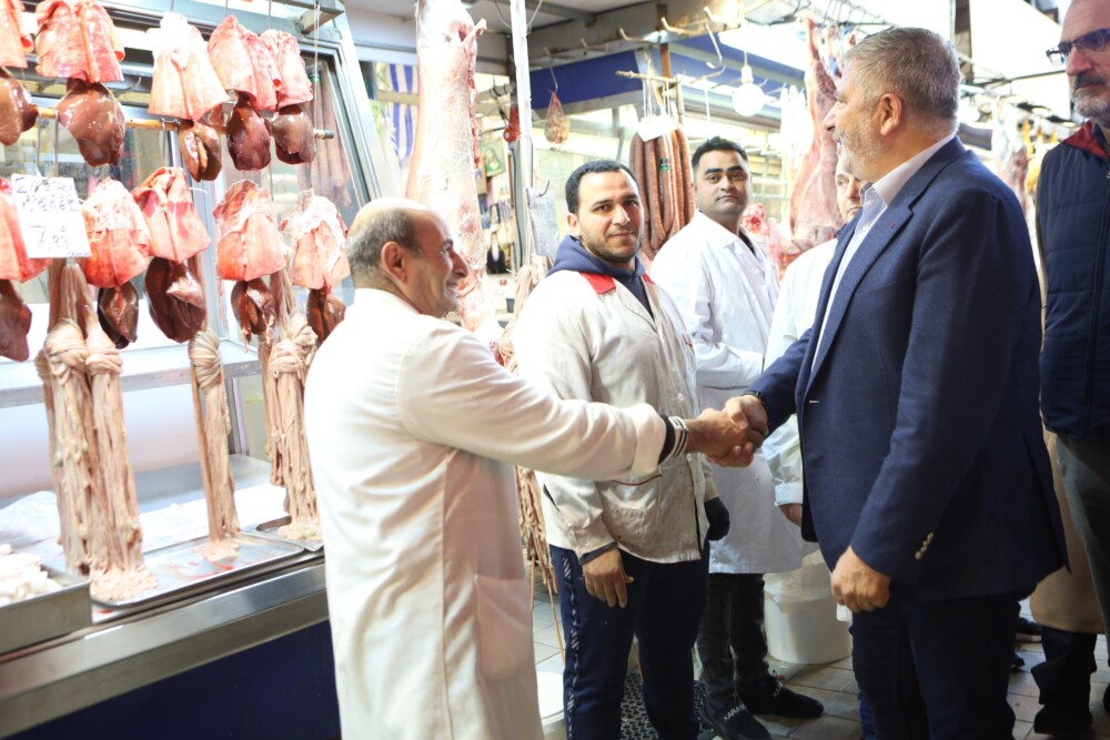 Επίσκεψη Περιφερειάρχη στη Βαρβάκειο Αγορά – Εντατικοί οι έλεγχοι της Περιφέρειας στις τιμές και τα τρόφιμα ενόψει Πάσχα 20 photo-varvakeios-3-1000x667