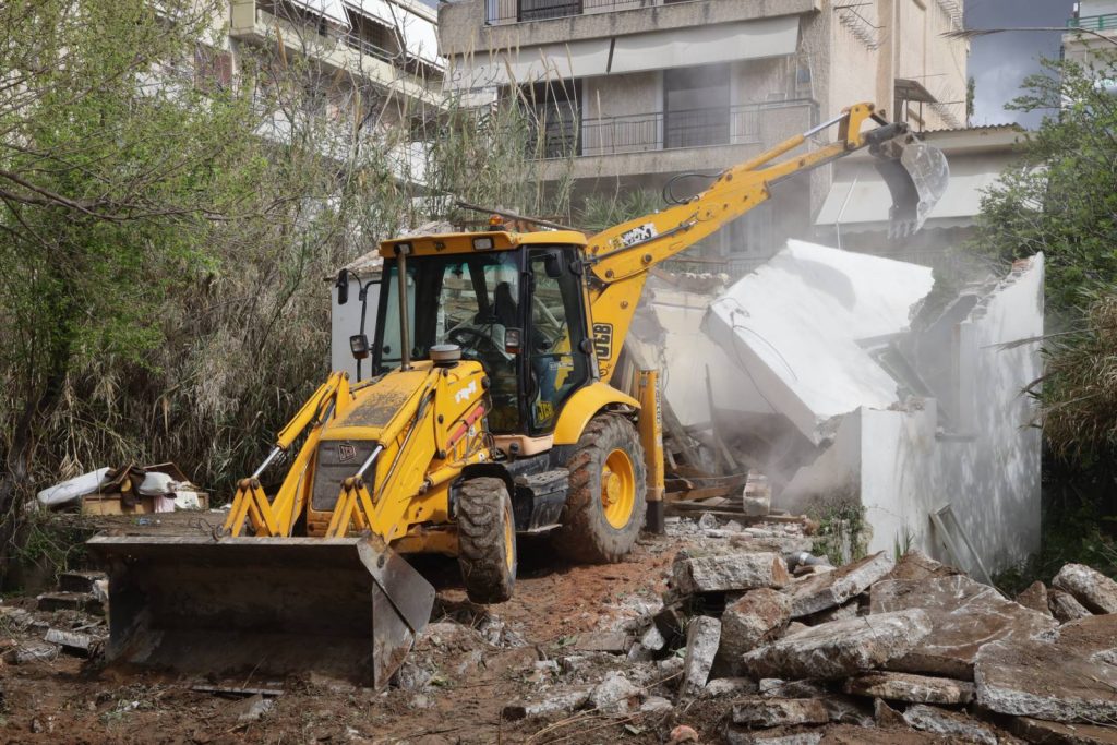 Κατεδάφιση αυθαιρέτου στην οριογραμμή του Ρέματος Σαπφούς από τον Δήμο Αμαρουσίου