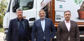 Παράδοση ακόμη 2 σύγχρονων απορριμματοφόρων και εξοπλισμού ανακύκλωσης βιοαποβλήτων στον Δήμο Αιγάλεω, από τον Περιφερειάρχη Αττικής Γ. Πατούλη