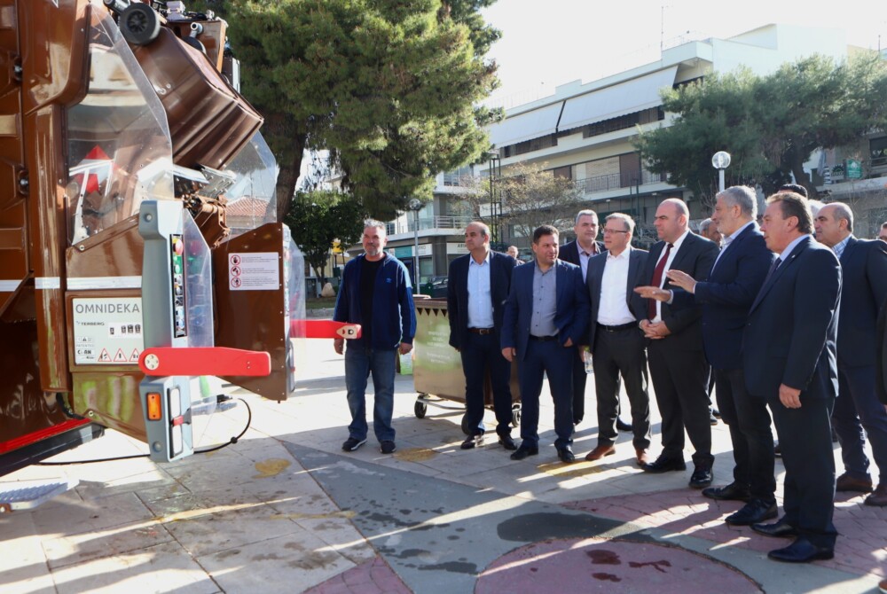 Παράδοση εξοπλισμού για την ανακύκλωση βιοαποβλήτων από τον Περιφερειάρχη Αττικής Γ. Πατούλη στον Δήμο Ασπροπύργου 14 IMG_20230331_124612_copy_1933x1295-1000x670