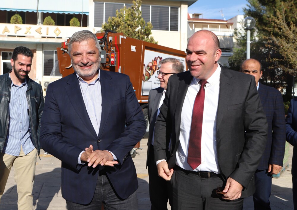 Παράδοση εξοπλισμού για την ανακύκλωση βιοαποβλήτων από τον Περιφερειάρχη Αττικής Γ. Πατούλη στον Δήμο Ασπροπύργου 15 IMG_20230331_124500_copy_1909x1351-1000x708