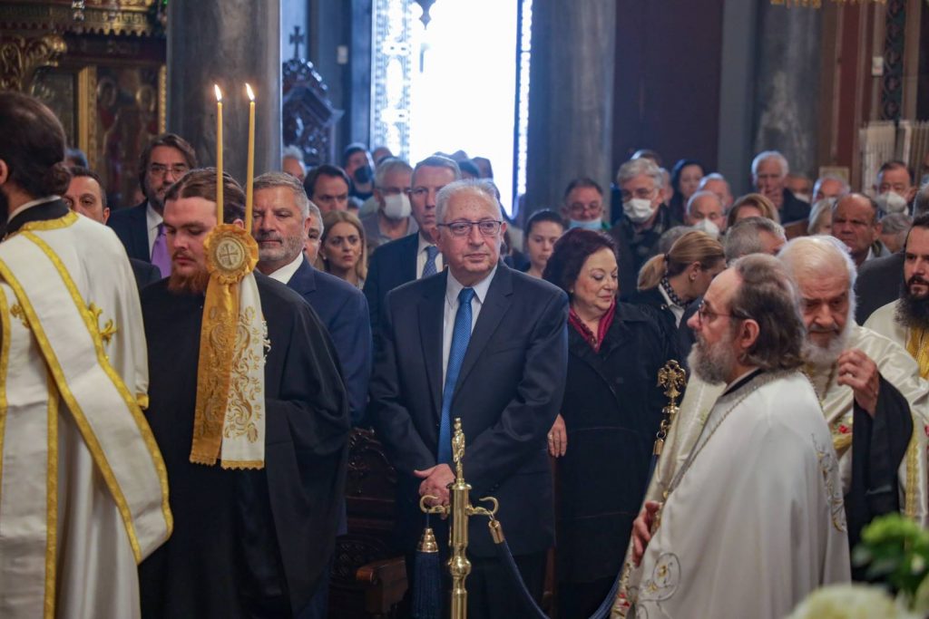 Παρουσία του Δημάρχου Αμαρουσίου Θεόδωρου Αμπατζόγλου η ακολουθία των Μεγάλων Ωρών και της Αποκαθηλώσεως στον Ι. Ν. Κοιμήσεως Θεοτόκου Αμαρουσίου