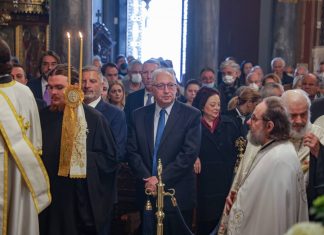 Παρουσία του Δημάρχου Αμαρουσίου Θεόδωρου Αμπατζόγλου η ακολουθία των Μεγάλων Ωρών και της Αποκαθηλώσεως στον Ι. Ν. Κοιμήσεως Θεοτόκου Αμαρουσίου