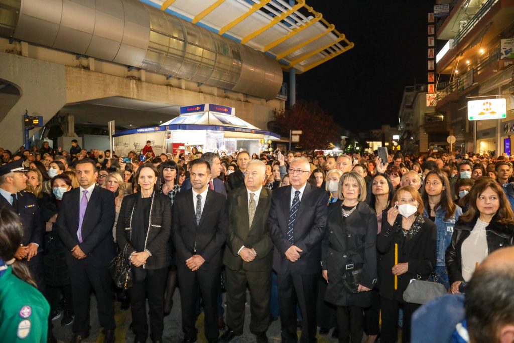 Στην Ακολουθία της Αποκαθήλωσης, και την Περιφορά του Επιταφίου του Ι.Ν. Κοιμήσεως Θεοτόκου ο Δήμαρχος Αμαρουσίου Θεόδωρος Αμπατζόγλου