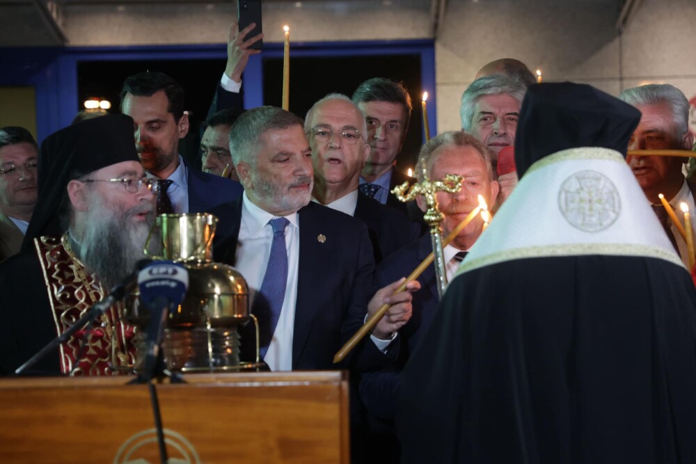 Στην Ιερά Ακολουθία της Αναστάσεως στον Ιερό καθεδρικό Ναό Αθηνών, παρουσία και της Προέδρου της Δημοκρατίας Κ. Σακελλαροπούλου, παρέστη ο Περιφερειάρχης Αττικής Γ. Πατούλης 30 33κ589_n-1000x667