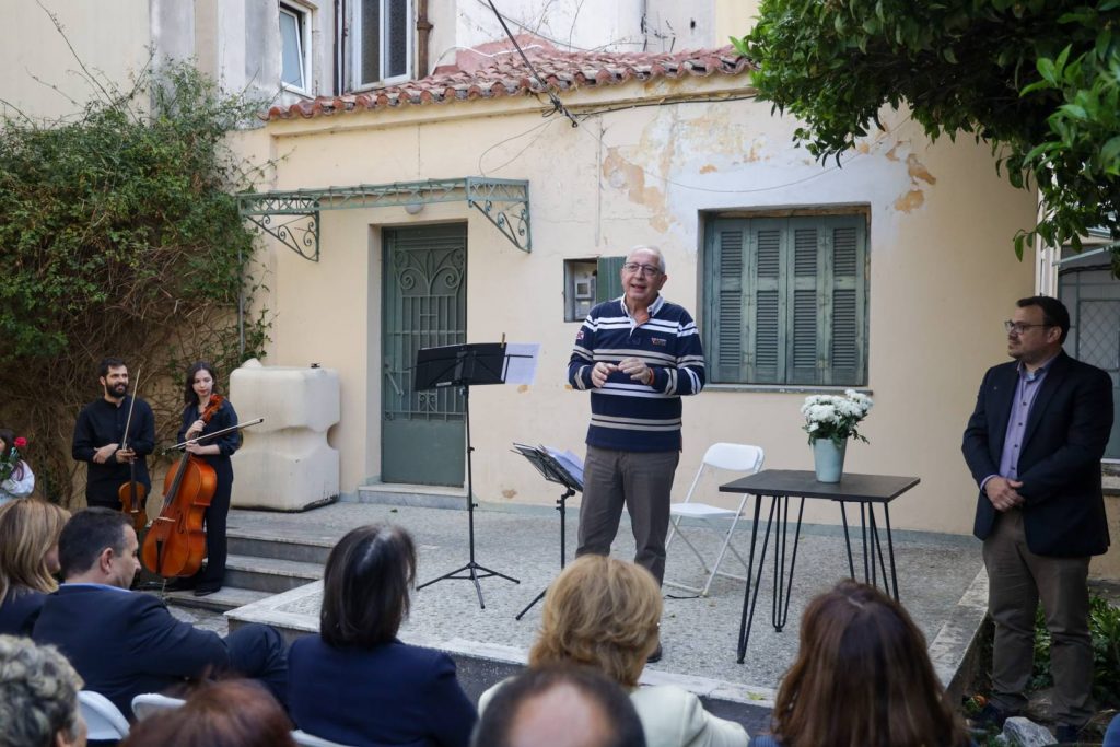 Παρουσία του Δημάρχου Αμαρουσίου Θ. Αμπατζόγλου ο Σύλλογος Αθμονέων τίμησε τη Μαρουσιώτισσα μητέρα ανήμερα της εορτής