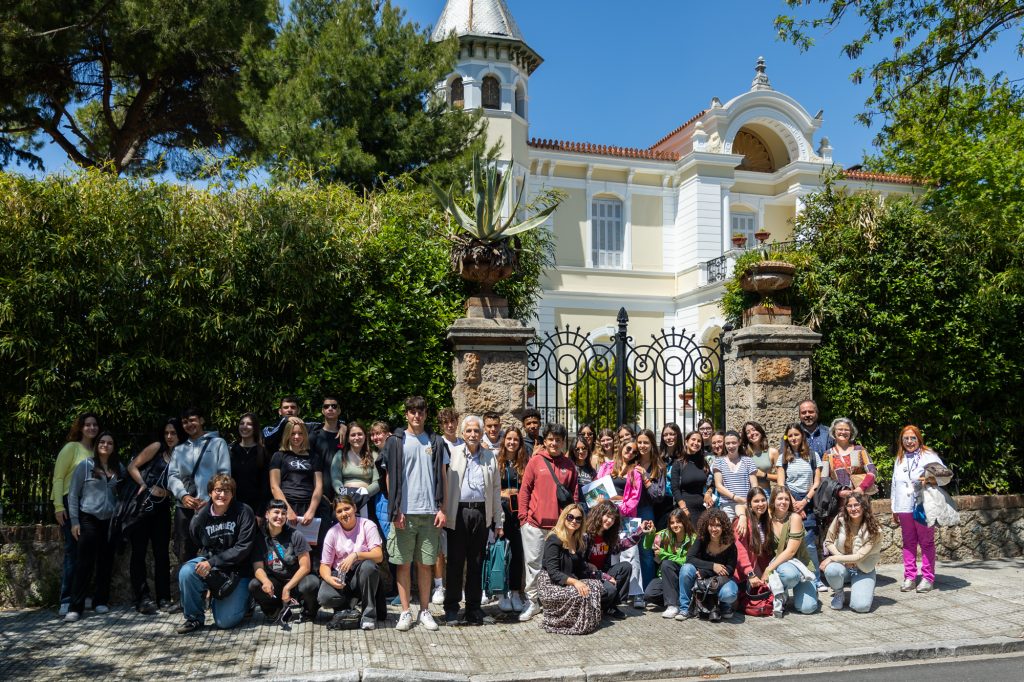 ΔΥΟ ΣΧΟΛΕΙΑ ΜΙΑ ΑΓΚΑΛΙΑ Ibn Mucana School Alcabideshe- 1 ΓΕΛ Κηφισιάς 13 ΔΥΟ ΣΧΟΛΕΙΑ ΜΙΑ ΑΓΚΑΛΙΑ Ibn Mucana School Alcabideshe- 1 ΓΕΛ Κηφισιάς