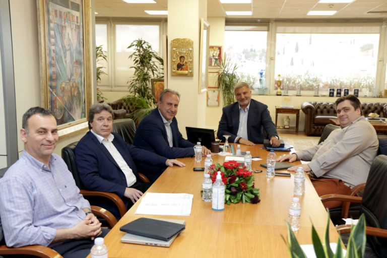 Η στήριξη της επιχειρηματικότητας και η τόνωση της νησιωτικότητας, στο επίκεντρο της συνάντησης του Περιφερειάρχη Αττικής Γ. Πατούλη με το Προεδρείο του Επαγγελματικού Επιμελητηρίου Πειραιά