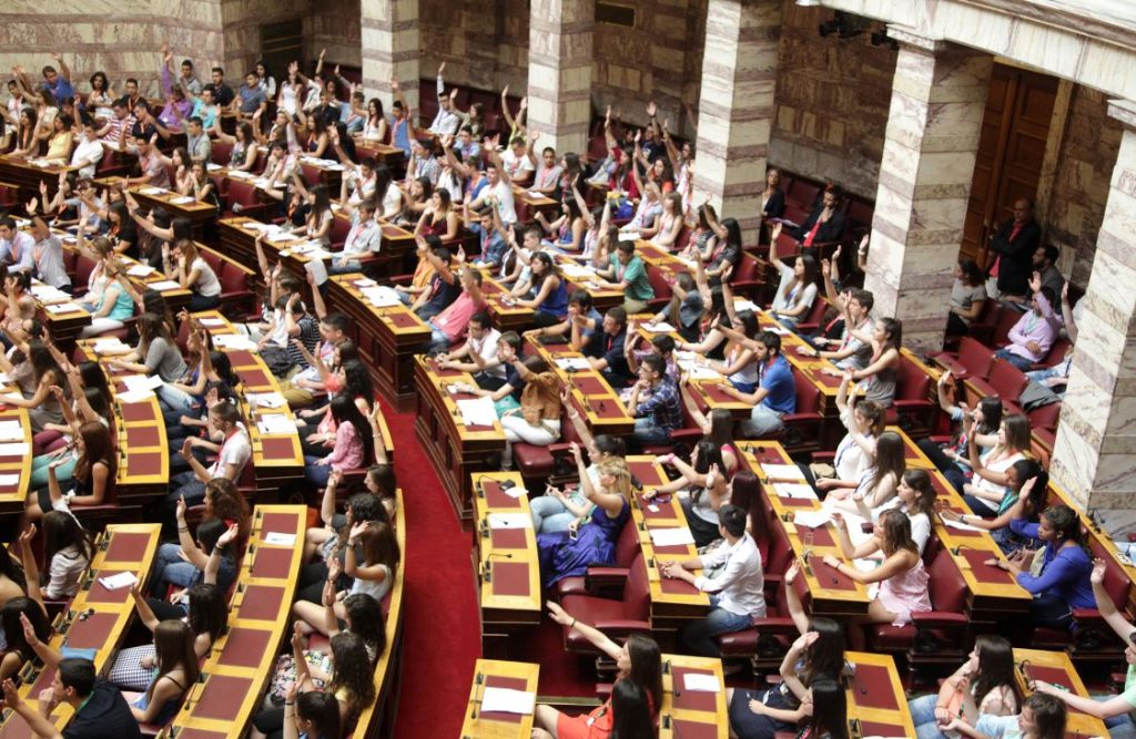 ΜΑΘΗΤΡΙΑ ΑΠΟ ΤΟ ΑΝΑΞΑΓΟΡΕΙΟ ΓΕΝΙΚΟ ΛΥΚΕΙΟ ΝΕΑΣ ΕΡΥΘΡΑΙΑΣ ΣΤΗ ΒΟΥΛΗ ΤΩΝ ΕΦΗΒΩΝ