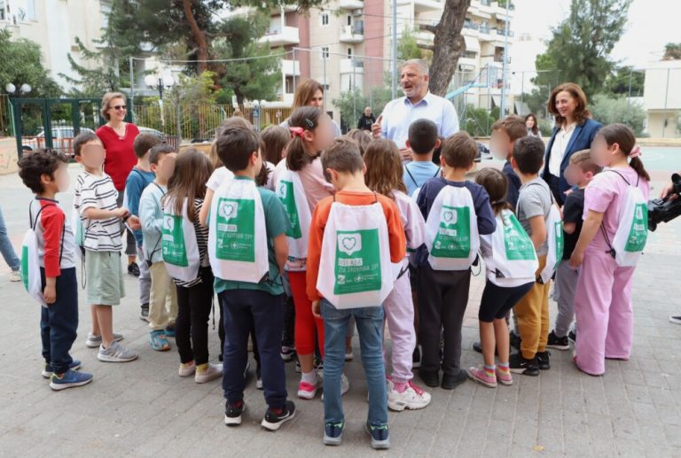 «Σχολικό Πρωτάθλημα Ανακύκλωσης» στην Αττική.           Επίσκεψη του Περιφερειάρχη Γιώργου Πατούλη  στο 6ο Δημοτικό Σχολείο Αμαρουσίου και το 2ο Δημοτικό Σχολείο Πεύκης .