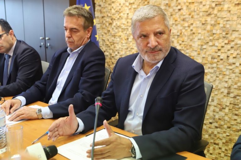 Αγγίζουν τα 120 εκ. ευρώ τα συνολικά έργα που έχει χρηματοδοτήσει η Περιφέρεια Αττικής για σχολικές υποδομές – Ακόμη μία σύμβαση για εκπόνηση  μελέτης κατασκευής σύγχρονου νηπιαγωγείου στην Μεταμόρφωση υπεγράφη από τον Περιφερειάρχη.