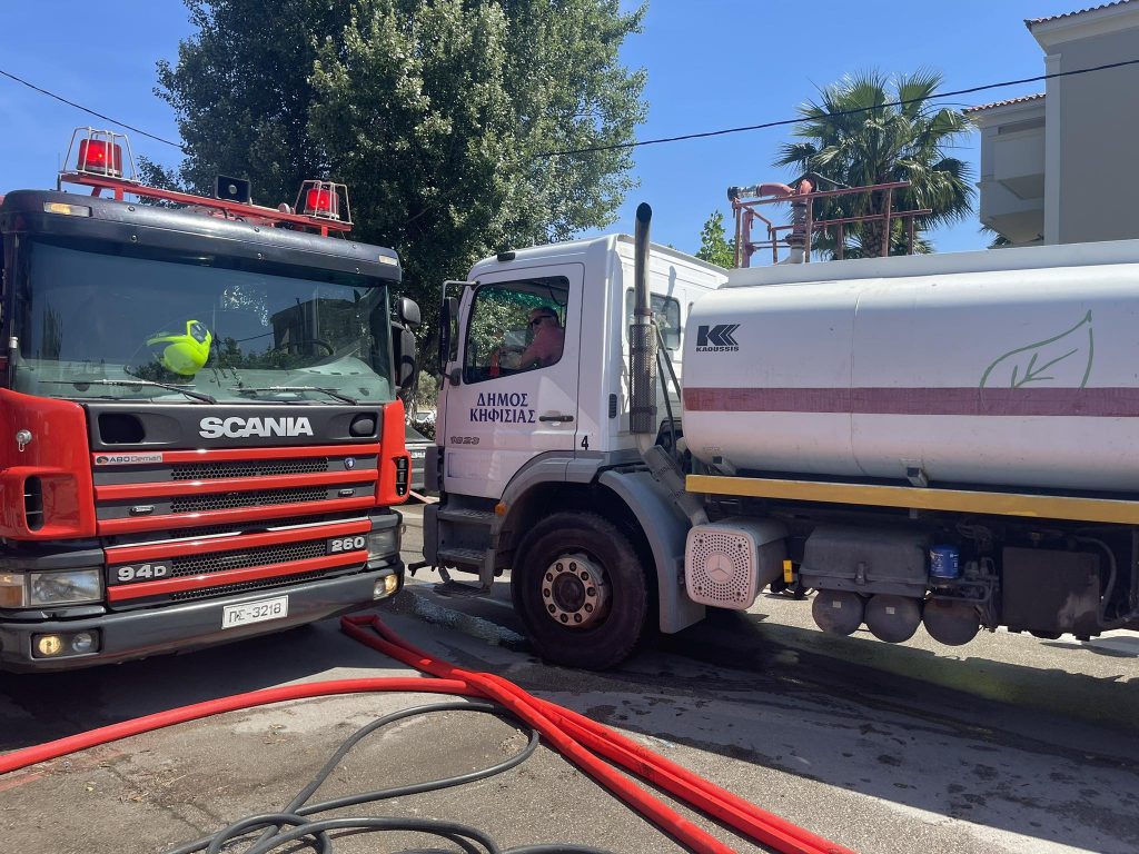 ΈΣΒΗΣΕ ΦΩΤΙΑ ΣΕ ΣΤΑΘΜΕΥΜΕΝΟ ΑΥΤΟΚΙΝΗΤΟ ΜΕΣΑ ΣΕ ΙΔΙΩΤΙΚΟ ΟΙΚΟΠΕΔΟ ΣΤΗ ΝΕΑ ΚΗΦΙΣΙΑ 3 ΈΣΒΗΣΕ ΦΩΤΙΑ ΣΕ ΣΤΑΘΜΕΥΜΕΝΟ ΑΥΤΟΚΙΝΗΤΟ ΜΕΣΑ ΣΕ ΙΔΙΩΤΙΚΟ ΟΙΚΟΠΕΔΟ ΣΤΗ ΝΕΑ ΚΗΦΙΣΙΑ