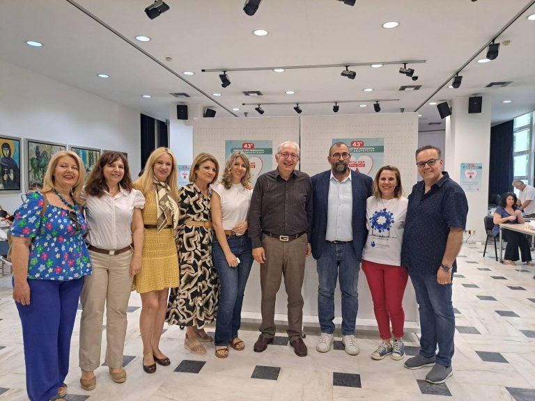 Κοντά στους εθελοντές αιμοδότες ο Δήμαρχος Αμαρουσίου Θ. Αμπατζόγλου στην έναρξη της διήμερης εθελοντικής αιμοδοσίας του Δήμου Αμαρουσίου