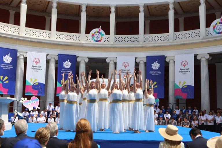 Mε τη θεσμική χορηγία και της Περιφέρειας Αττικής οι Παγκόσμιοι Αγώνες Special Olympics 2023 στο Βερολίνο.   Στη σημερινή τελετή Αφής της Φλόγας στο Ζάππειο, παρουσία της Προέδρου της Δημοκρατίας Κ. Σακελλαροπούλου, ο Περιφερειάρχης Αττικής.