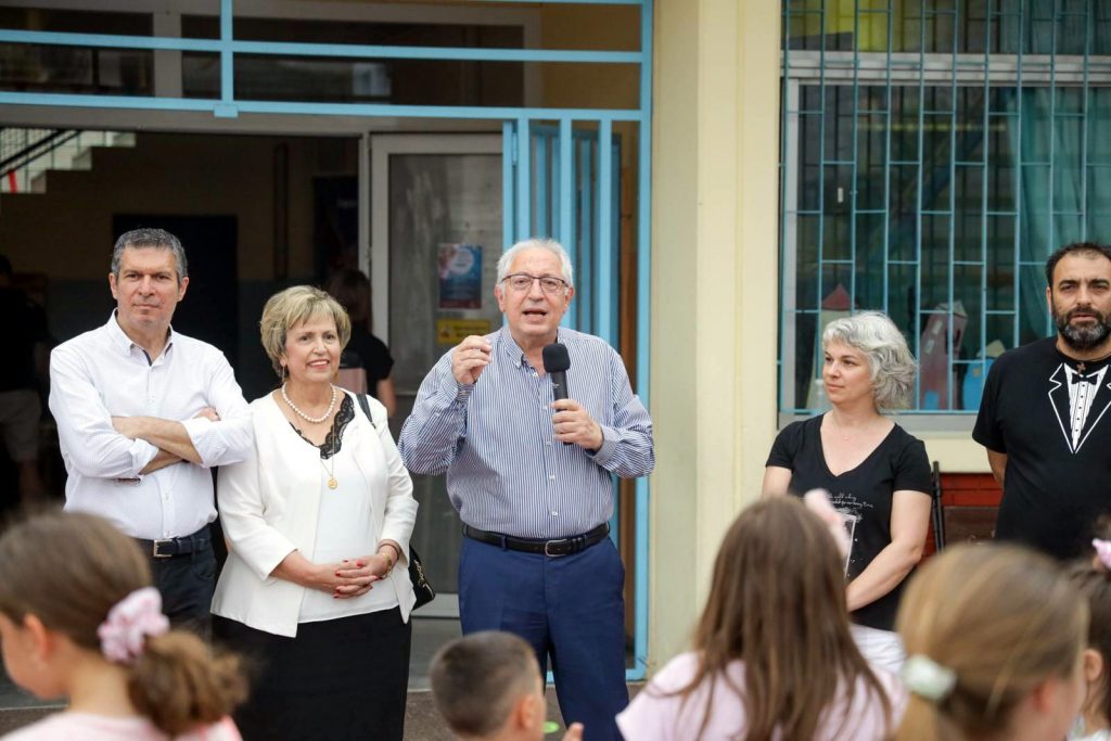 Ο Δήμαρχος Αμαρουσίου Θεόδωρος Αμπατζόγλου στις αποχαιρετιστήριες σχολικές γιορτές του 9ου Δημοτικού Σχολείου Αμαρουσίου και της «Ελληνοαγγλικής Αγωγής»