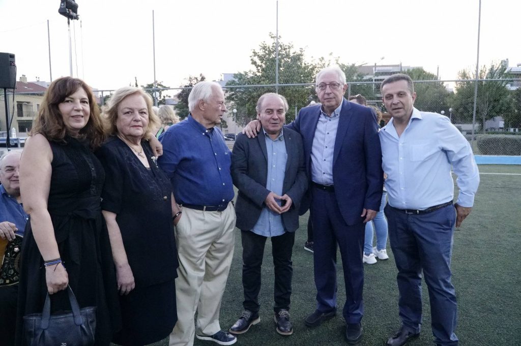 Παρουσία του Δημάρχου Αμαρουσίου Θεόδωρου Αμπατζόγλου πραγματοποιήθηκε το «Μουσικό Σταυροδρόμι» με τον Μπάμπη Τσέρτο στο Δημοτικό Γήπεδο Αμαρουσίου 5Χ5 Ζεκάκου