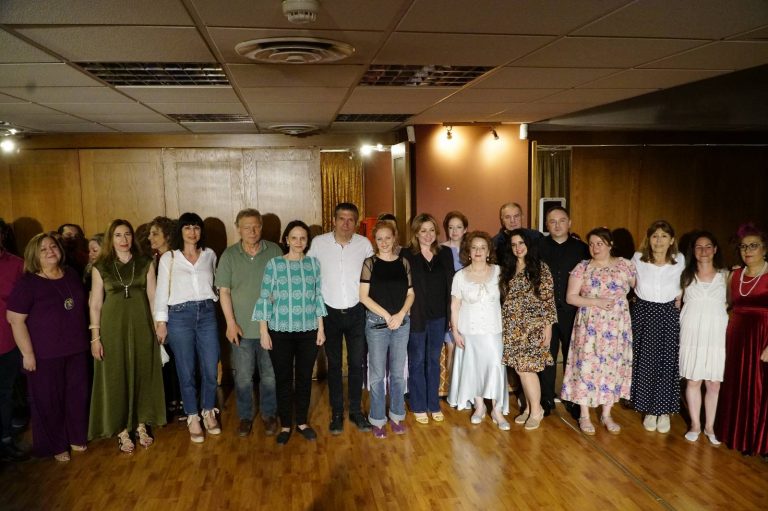 Ρεσιτάλ Ερμηνείας από την Ομάδα Ενηλίκων του Δήμου Αμαρουσίου με το έργο  «To Love Or Not to Love»