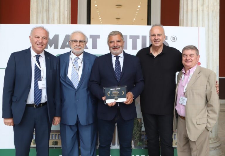 Στα εγκαίνια της 1ης Ετήσιας Έκθεσης Smart Cities για τις Έξυπνες Πόλεις στο Ζάππειο υπό την αιγίδα της ΕΝΠΕ, ο Περιφερειάρχης Αττικής, Α΄ Αντιπρόεδρος της ΕΝΠΕ Γ. Πατούλης