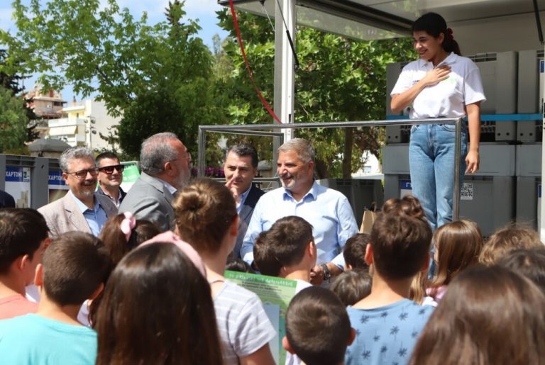 Στο Δήμο Καισαριανής ο Περιφερειάρχης Αττικής Γ. Πατούλης.         Περίπου 9 εκ. ευρώ από την Περιφέρεια για έργα και κοινωνικές δομές στην Καισαριανή