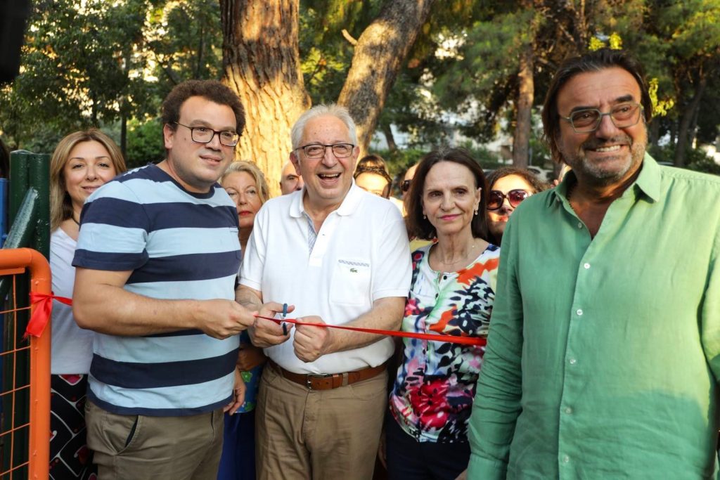 Ο Δήμαρχος Αμαρουσίου Θεόδωρος Αμπατζόγλου εγκαινίασε την ανακατασκευασμένη Παιδική Χαρά στο πάρκο Αγίας Φιλοθέης