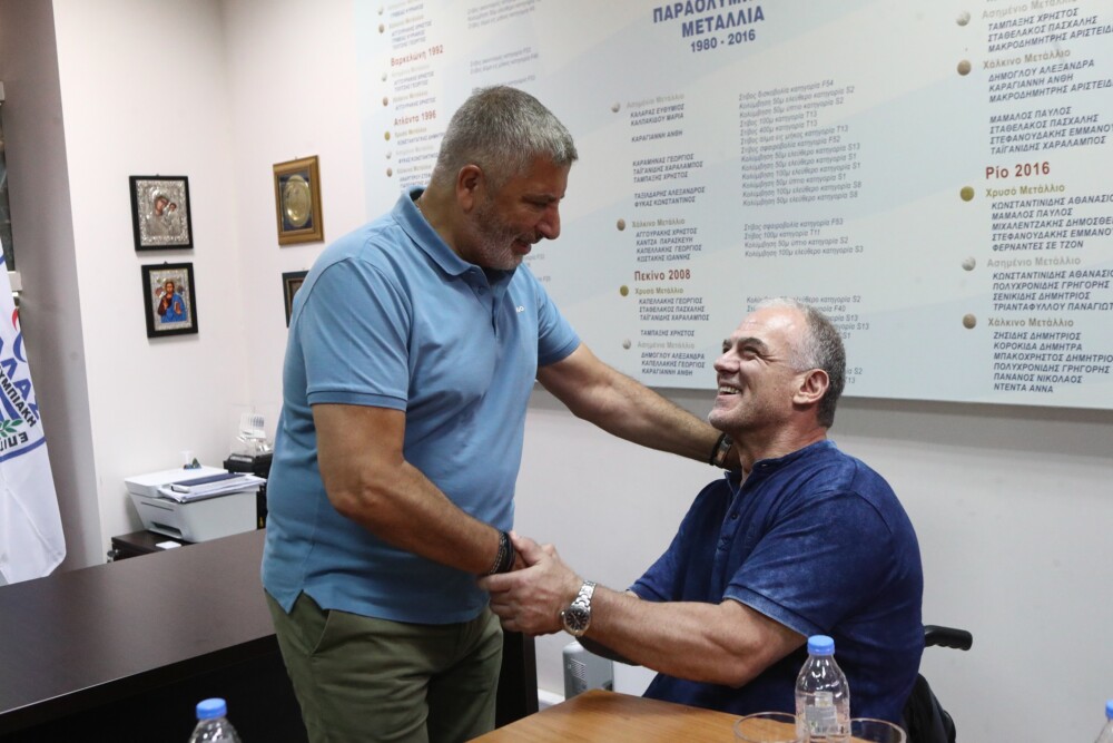 Εννέα ειδικά διαμορφωμένα οχήματα τύπου Mini Van από την Περιφέρεια Αττικής στην Ελληνική Παραολυμπιακή Επιτροπή για την ασφαλή μετακίνηση και τις ανάγκες των αθλητών ΑμΕΑ 14 STEF2554-1000x667