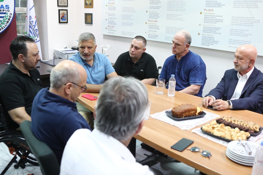 Εννέα ειδικά διαμορφωμένα οχήματα τύπου Mini Van από την Περιφέρεια Αττικής στην Ελληνική Παραολυμπιακή Επιτροπή για την ασφαλή μετακίνηση και τις ανάγκες των αθλητών ΑμΕΑ 19 STEF2536-1000x666