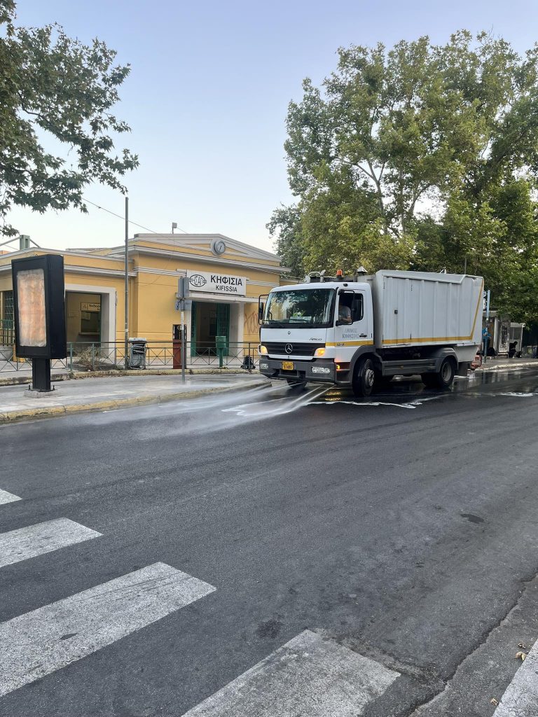ΣΥΝΕΧΙΖΕΤΑΙ Η ΠΛΥΣΗ ΠΕΖΟΔΡΟΜΙΩΝ ΚΑΙ ΔΡΟΜΩΝ ΤΟΥ ΔΗΜΟΥ