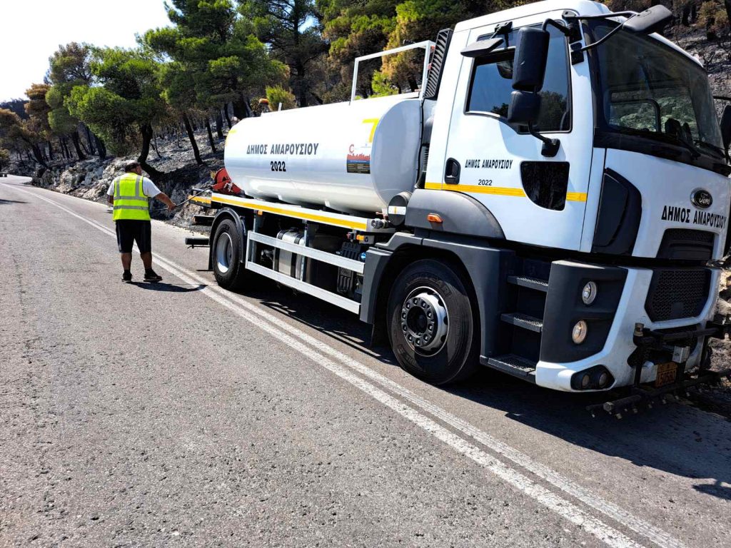 Στο πλευρό της Πυροσβεστικής και των πυρόπληκτων περιοχών ο Δήμος Αμαρουσίου 4 Στο πλευρό της Πυροσβεστικής και των πυρόπληκτων περιοχών ο Δήμος Αμαρουσίου