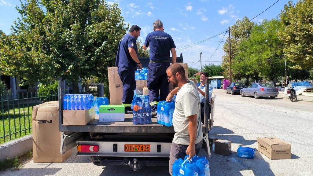 Η αλληλεγγύη έφτασε στους πλημμυροπαθείς της Θεσσαλίας 4 Η αλληλεγγύη έφτασε στους πλημμυροπαθείς της Θεσσαλίας