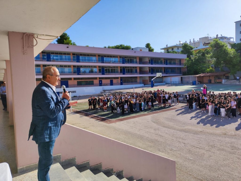 Πρώτο κουδούνι στα σχολεία του Δήμου Ηρακλείου Αττικής με βελτιώσεις από τις εργασίες του καλοκαιριού 3 Πρώτο κουδούνι στα σχολεία του Δήμου Ηρακλείου Αττικής με βελτιώσεις από τις εργασίες του καλοκαιριού