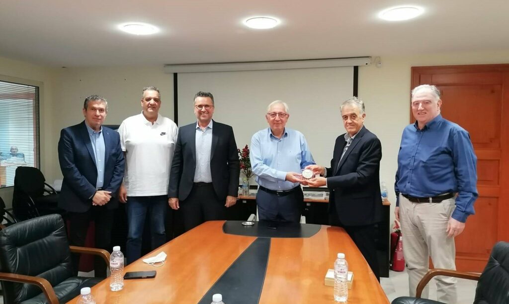Τιμητική βράβευση για τον Δήμαρχο Αμαρουσίου Θ. Αμπατζόγλου από το Αθλητικό Σωματείο «Νίκη Αμαρουσίου» 5 Τιμητική βράβευση για τον Δήμαρχο Αμαρουσίου Θ. Αμπατζόγλου από το Αθλητικό Σωματείο «Νίκη Αμαρουσίου»
