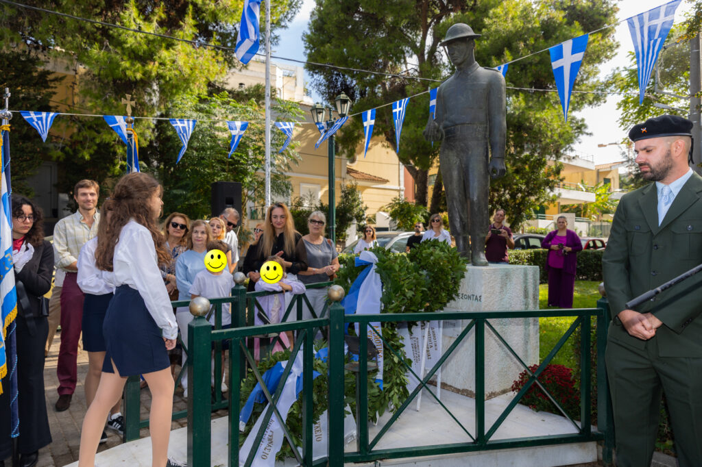 ΦΟΡΟΣ ΤΙΜΗΣ ΣΤΟΥΣ ΗΡΩΕΣ ΤΟΥ '40 ΣΤΗ ΝΕΑ ΕΡΥΘΡΑΙΑ 9 ΦΟΡΟΣ ΤΙΜΗΣ ΣΤΟΥΣ ΗΡΩΕΣ ΤΟΥ '40 ΣΤΗ ΝΕΑ ΕΡΥΘΡΑΙΑ