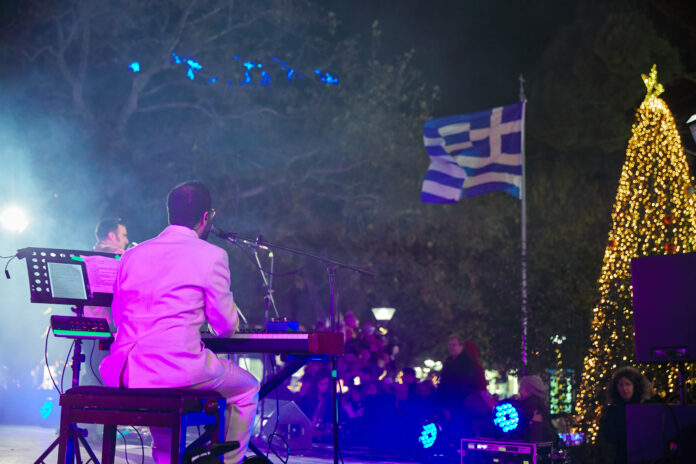 ΧΡΙΣΤΟΥΓΕΝΝΑ ΣΤΗΝ ΚΗΦΙΣΙΑ -ΦΩΤΑΓΩΓΗΣΗ ΧΡΙΣΤΟΥΓΕΝΝΙΑΤΙΚΩΝ ΔΕΝΤΡΩΝ_657b2d8faf381.jpeg