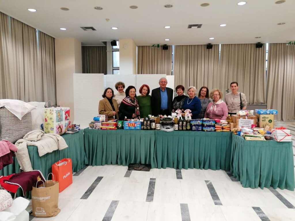 Χριστουγεννιάτικες προσφορές αγάπης στο Κοινωνικό Παντοπωλείο του Δήμου Αμαρουσίου από συλλόγους και πολίτες με πρωτοβουλία του Εξωραϊστικού & Πολιτιστικού Συλλόγου Αμαρουσίου