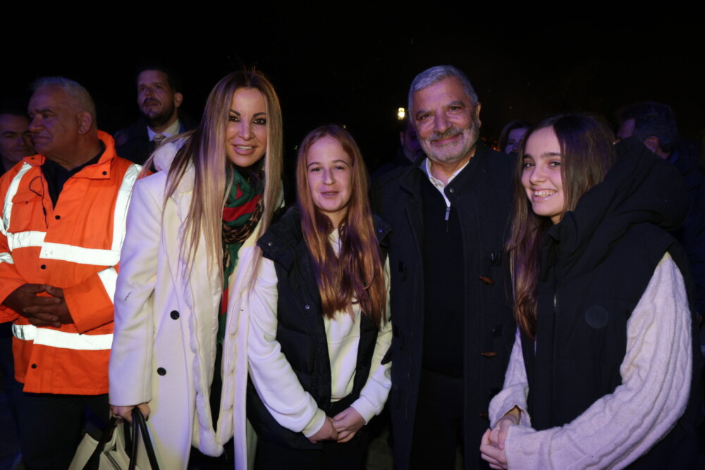 Φωταγωγήθηκε το Χριστουγεννιάτικο Δέντρο της Περιφέρειας Αττικής στο Πεδίον του Άρεως 22 photo-dentro-14-1000x667
