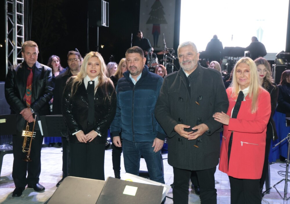 Φωταγωγήθηκε το Χριστουγεννιάτικο Δέντρο της Περιφέρειας Αττικής στο Πεδίον του Άρεως 24 photo-dentro-12-1000x702