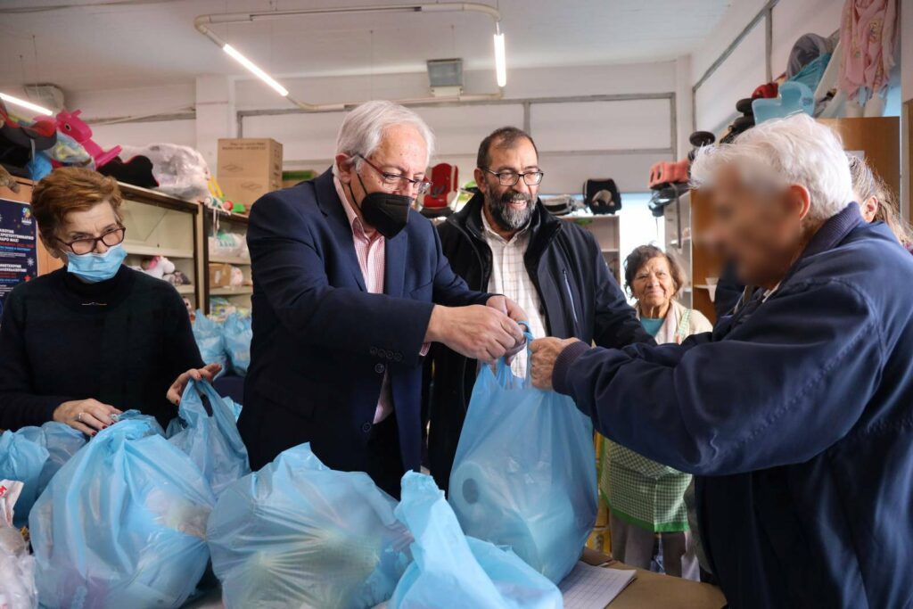 Μία μεγάλη αγκαλιά αγάπης και αλληλεγγύης το Κοινωνικό Παντοπωλείο του Δήμου Αμαρουσίου για 350 οικογένειες