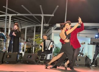 Στους ρυθμούς του tango η πλατεία Ευτέρπης με τη συναυλία “Athens Tango Ensemble”, στο πλαίσιο των εορταστικών εκδηλώσεων του Δήμου Αμαρουσίου