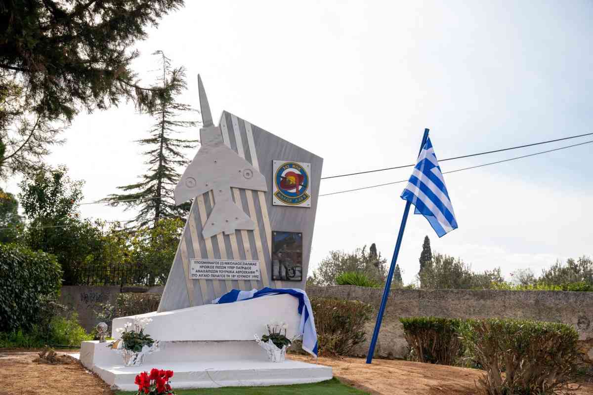 ΑΠΟΚΑΛΥΠΤΗΡΙΑ ΜΝΗΜΕΙΟΥ ΤΟΥ ΥΠΟΣΜΗΝΑΓΟΥ ΝΙΚΟΛΑΟΥ ΣΙΑΛΜΑ