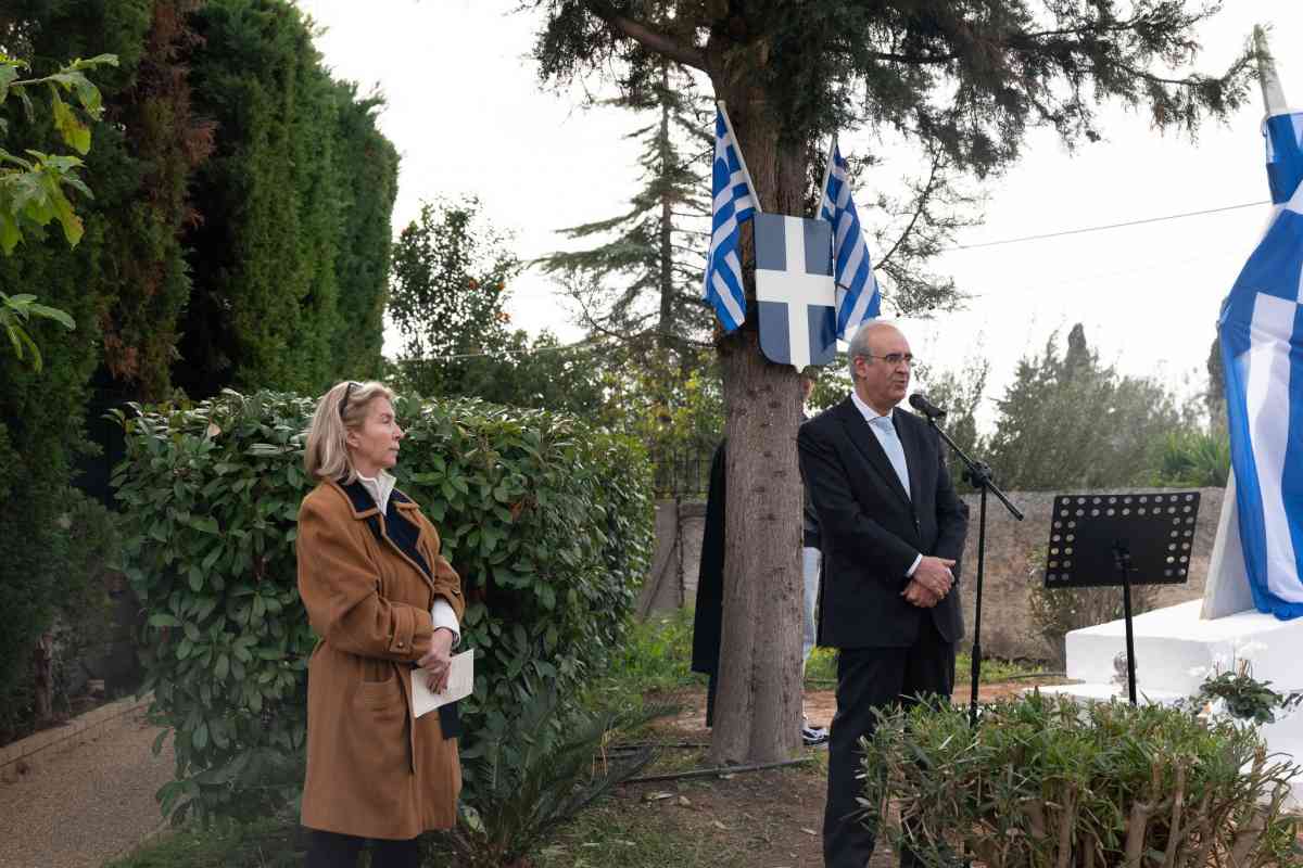 ΑΠΟΚΑΛΥΠΤΗΡΙΑ ΜΝΗΜΕΙΟΥ ΤΟΥ ΥΠΟΣΜΗΝΑΓΟΥ ΝΙΚΟΛΑΟΥ ΣΙΑΛΜΑ