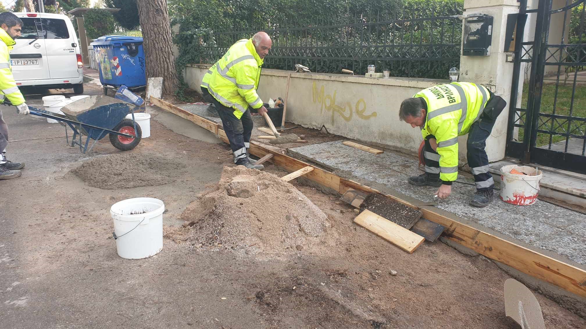 Αποκατάσταση πεζοδρομίων μετά την απομάκρυνση υπολλειμμάτων κορμών