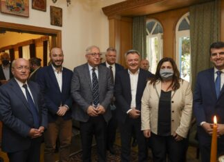 Στην καθιερωμένη τελετή κοπής της πρωτοχρονιάτικης βασιλόπιτας της Ιεράς Μητρόπολης Κηφισίας, Αμαρουσίου Ωρωπού και Μαραθώνος, ο Δήμαρχος Αμαρουσίου Θ. Αμπατζόγλου