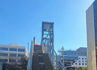 Μόνο από τη διάβαση στα φανάρια της Λ. Κηφισίας η κυκλοφορία των πολιτών, λόγω βανδαλισμού της πεζογέφυρας στο ύψος της οδού Αναβρύτων