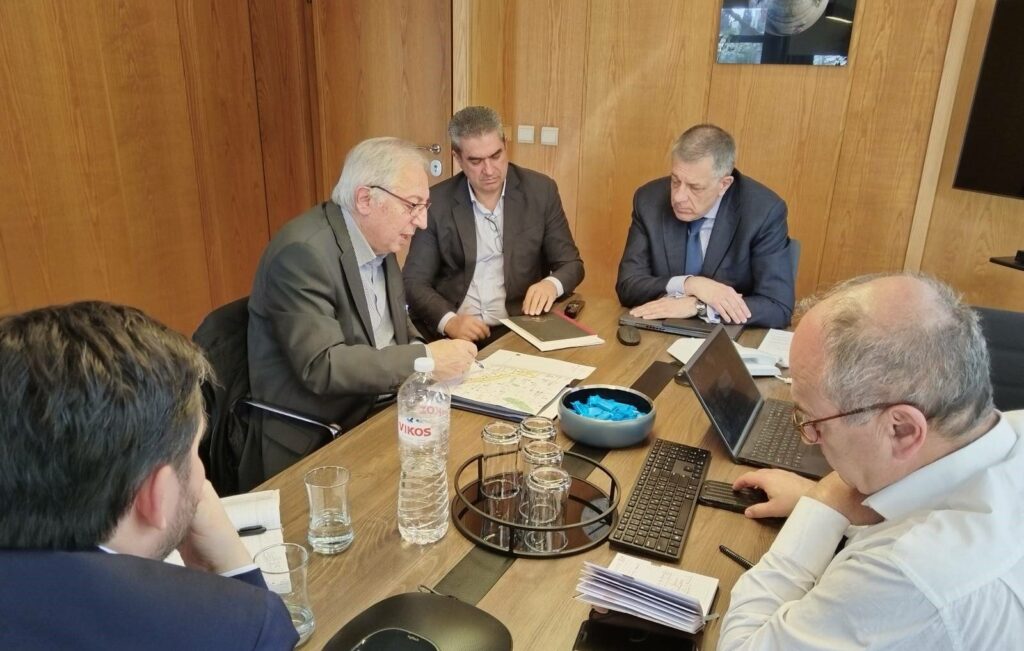 Συνάντηση του Δημάρχου Αμαρουσίου Θεόδωρου Αμπατζόγλου και των Δημάρχων – Εκπροσώπων τριών όμορων Δήμων με τον Υφυπουργό Υποδομών Νίκο Ταχιάο για την επέκταση της Λεωφόρου Κύμης