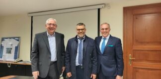 Ορκωμοσία του νέου Δημοτικού Συμβούλου Κων. Χροναίου από το Δήμαρχο Αμαρουσίου Θ. Αμπατζόγλου