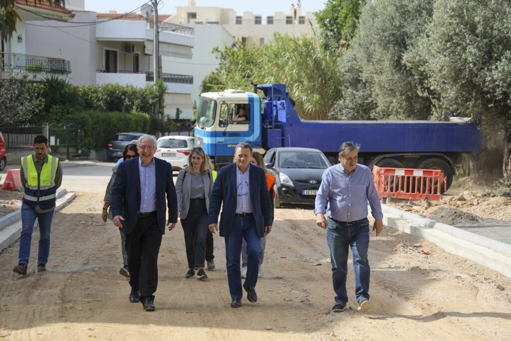 Αυτοψία του Δημάρχου Αμαρουσίου Θ. Αμπατζόγλου στα έργα διανοίξεων των οδών Λάρνακος και Μυκηνών