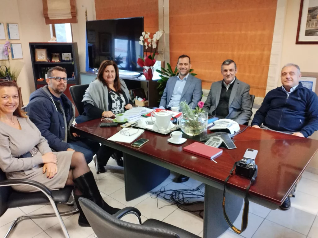 Συνάντηση της κας. Κ. Μαϊχόσογλου με τον Γρ. Αποκεντρωμένης Διοίκησης Αττικής, κ. Γρ. Ζαφειρόπουλο